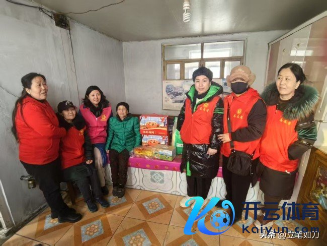 母亲带12岁犬子给环卫工免费送元宵 用行径善良社会！